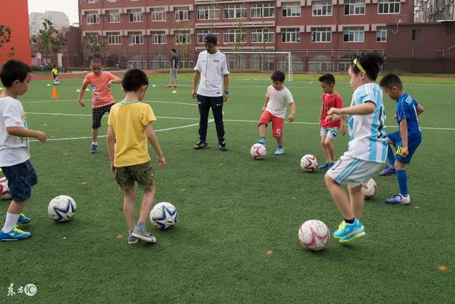 里夫斯3年1.85亿将是湖人队史第二大合同 仅次于浓眉的3年1.86亿